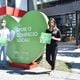 Imagem - Fotos: campanha "Eu apoio o comércio local" é lançada na Praia do Canto