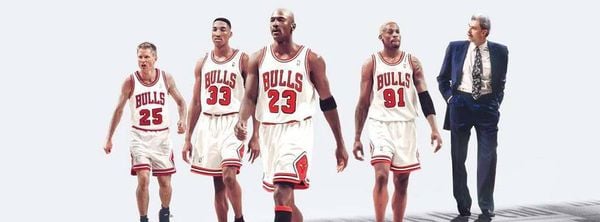 Michael Jordan brilhou no Chicago Bulls ao lado de Steve Kerr, Scottie Pippen e Dennis Rodman. Phil Jackson foi o técnico que comandou esse timaço