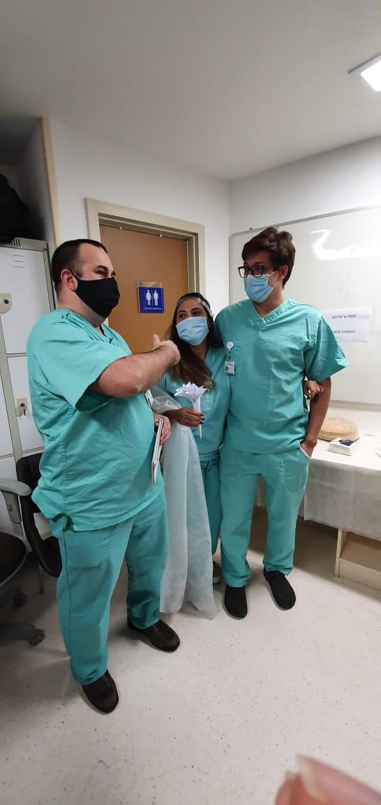 O médico Ricardo Vianna foi o celebrante da união. "Fez um discurso lindo", diz a noiva por Divulgação