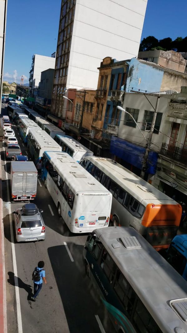 Protesto dos rodoviários trava trânsito na Grande Vitória