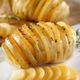 Imagem - Que tal assar batata com provolone? Confira a receita