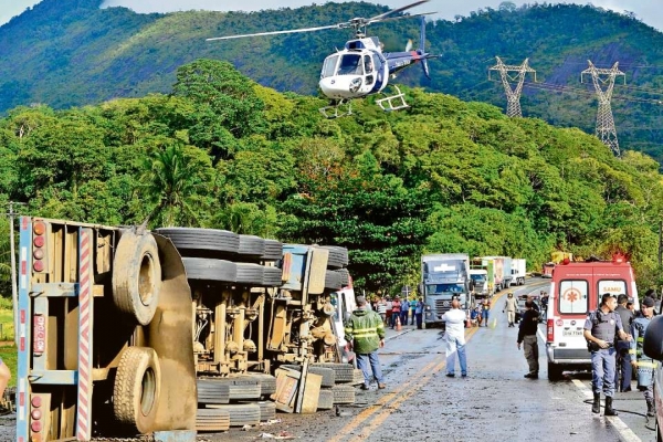 A carreta de granito que provocou o acidente em Guarapari, em junho de 2017, estava com pneus carecas e com 11 toneladas de excesso de carga