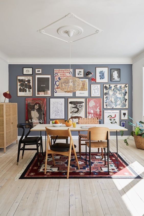 Montar uma parede com quadros é uma dica para dar um novo visual ao ambiente