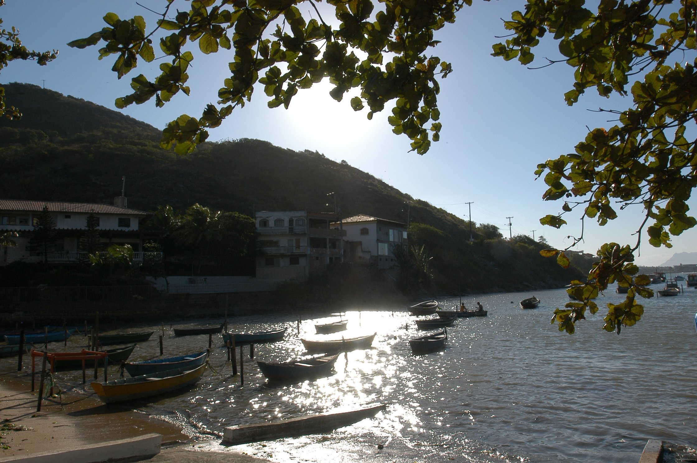 Data: 18/06/2007 - ES - Vila Velha - Barcos de pescadores ancorados na praia do Ribeiro,  Praia da Costa, em Vila Velha - Editoria: Cidades - Foto: Carlos Alberto da Silva - GZ