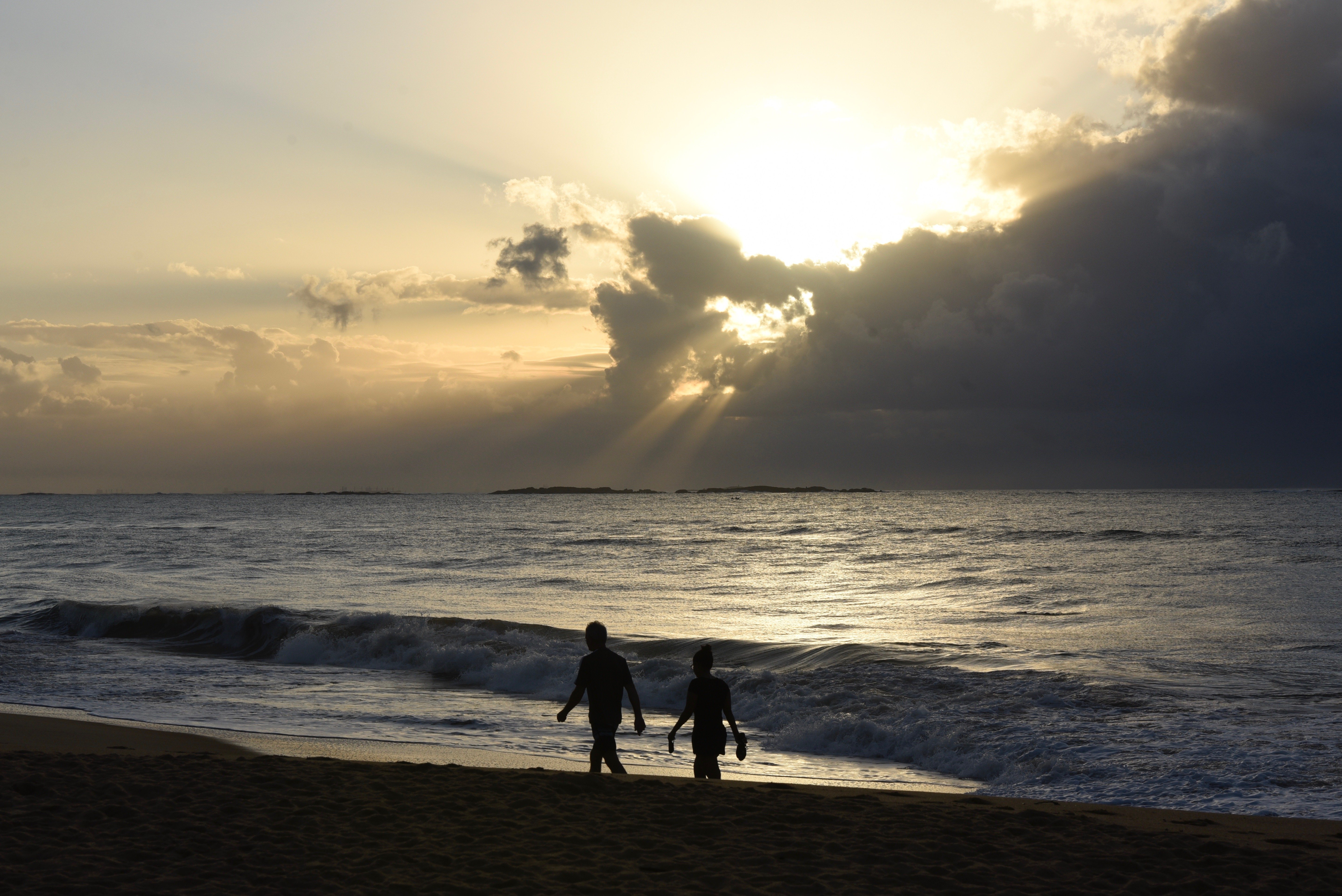O amanhecer visto da orla das praias de Itaparica, Itapoã em Vila Velha