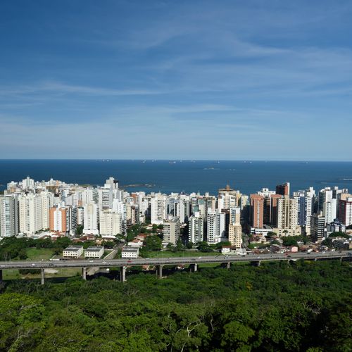 O fogo, segundo o Corpo de Bombeiros, começou por volta das 15h30, deste sábado (04)