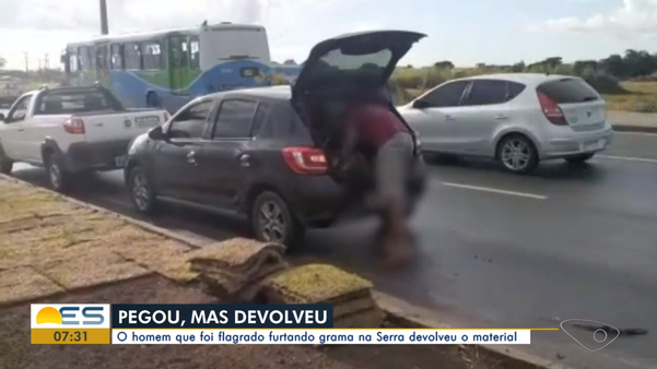 Grama sendo devolvida em obra realizada no Trevo de Maringá, na Serra