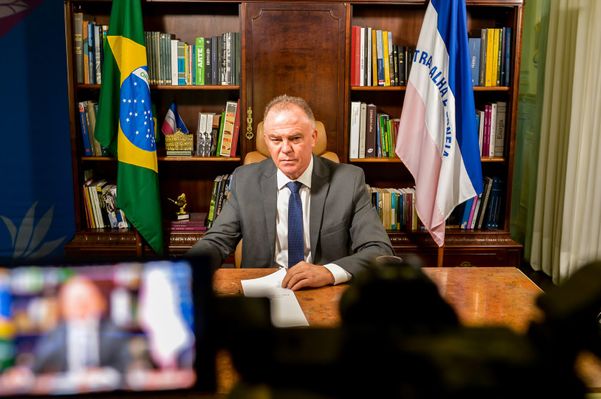 Renato Casagrande participa de reunião sobre o socorro aos Estados com o presidente Jair Bolsonaro, outros governadores e os presidente da Câmara, Rodrigo Maia, e do Senado, Davi Alcolumbre por Helio Filho/Secom-ES