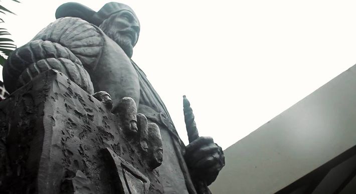 Alguns documentos quinhentistas afirmam que o donatário do Espírito Santo morreu pobre e abandonado, faltando a ele um simples lençol para cobrir o seu corpo