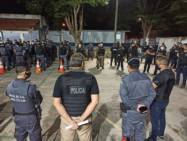 Operação policial cumpre 21 mandados de busca e apreensão em Linhares