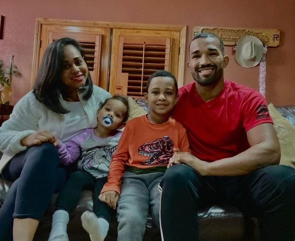 Esquiva falcão com a esposa Suelen e os filhos