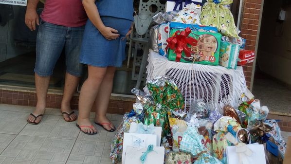 Grávida de sete meses do pequeno Valentin, a professora Doriany Cácia Jaretta compartilhou a emoção de receber a surpresa organizada pelas amigas e pela família na cidade, que fica no Noroeste do Espírito Santo