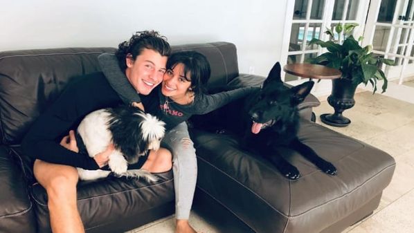 Minutos após publicação no Instagram da cantora, a fotografia já tinha mais de um milhão de curtidas. Casal está junto desde o ano passado