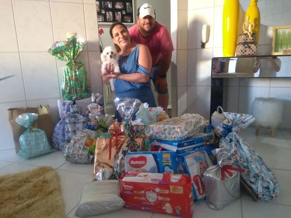 Além dos presentes, a professora também recebeu cartas de amigas que não puderam participar da