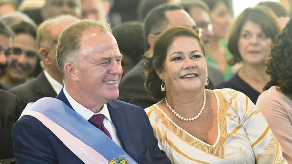 Maria Virginia, esposa de Renato Casagrande, chegou a ficar internada, mas agora se recupera em casa
