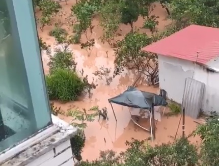 Segundo os moradores, foram registrados pontos de alagamentos em Santa Teresa, Itarana e Linhares