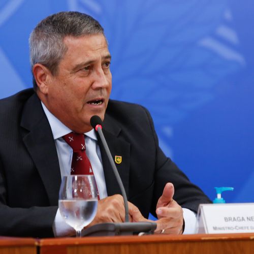 Ministro Braga Netto é diagnosticado com Covid-19