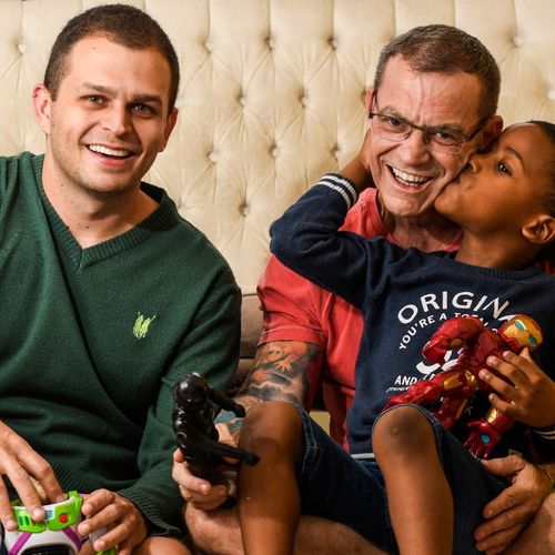Para o promotor, não haveria 'autorização legal para que um ser humano venha a ter dois pais, como pretendido, ou, pior ainda, duas mães'. Justiça, no entanto, garantiu o direito