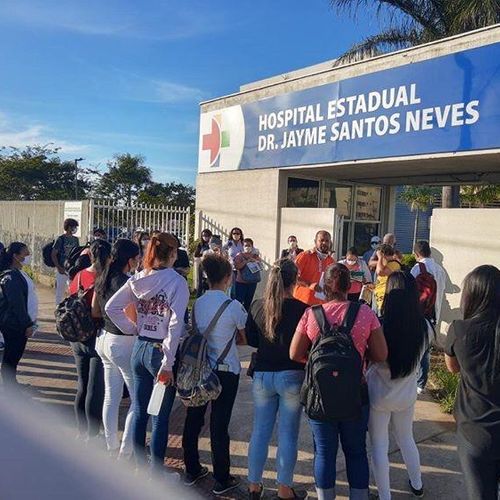 Técnicos em enfermagem do hospital Jayme Santos Neves, referência em Covid-19 no ES, reclamam das condições de trabalho e salário baixo