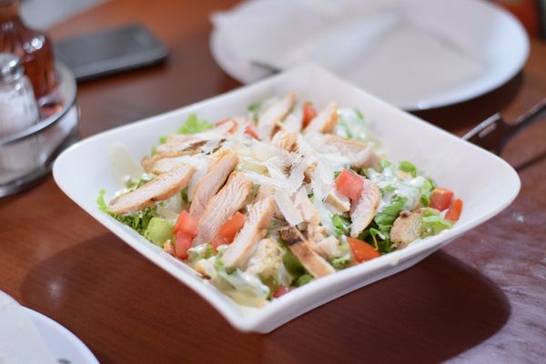 Salada caesar com frango