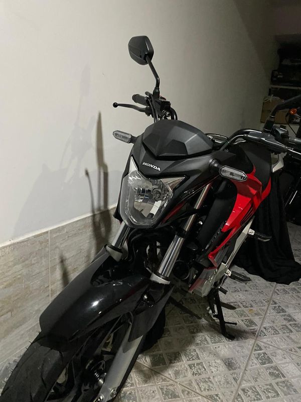 Veículos de luxo foram encontrados na casa do estelionatário, em Vila Velha