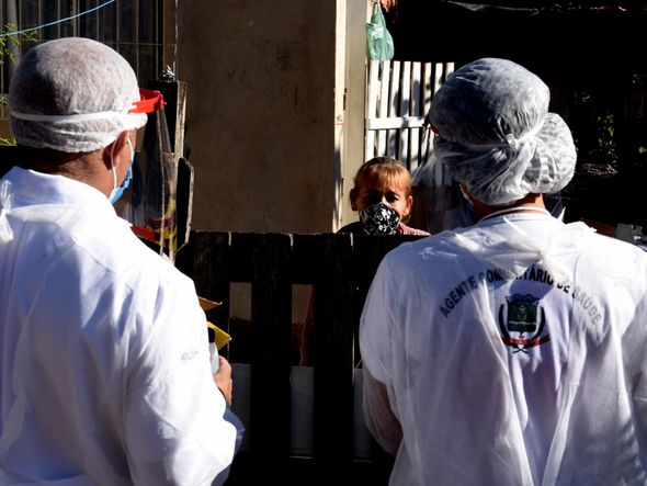 Profissionais de saúde realizam a segunda etapa do inquérito sorológico. Em Viana o primeiro bairro visitado foi Vila Betânia II. por Ricardo Medeiros