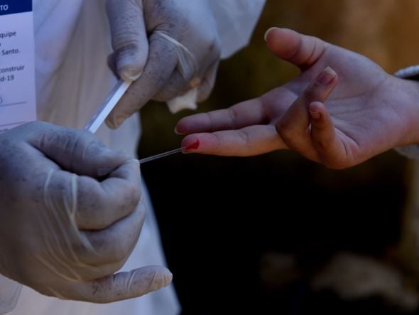 Profissionais de saúde realizam a segunda etapa do inquérito sorológico. Em Viana o primeiro bairro visitado foi Vila Betânia II. por Ricardo Medeiros