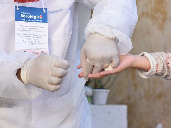 Profissionais de saúde realizam a segunda etapa do inquérito sorológico. Em Viana o primeiro bairro visitado foi Vila Betânia II. por Ricardo Medeiros