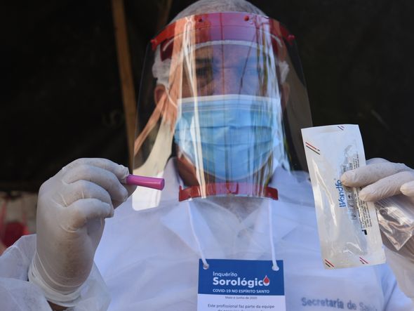 Profissionais de saúde realizam a segunda etapa do inquérito sorológico. Em Viana o primeiro bairro visitado foi Vila Betânia II. por Ricardo Medeiros