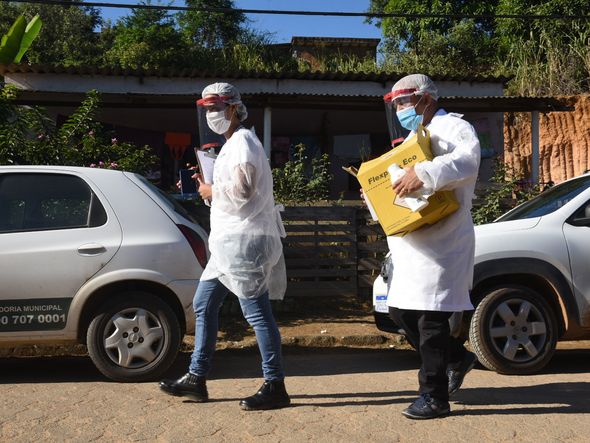 Profissionais de saúde realizam a segunda etapa do inquérito sorológico. Em Viana o primeiro bairro visitado foi Vila Betânia II. por Ricardo Medeiros