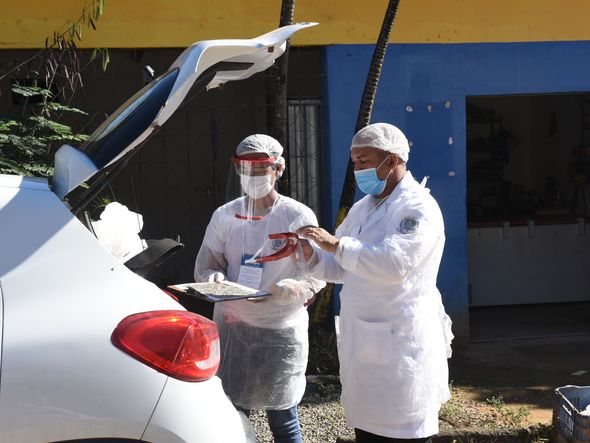 Profissionais de saúde realizam a segunda etapa do inquérito sorológico. Em Viana o primeiro bairro visitado foi Vila Betânia II. por Ricardo Medeiros