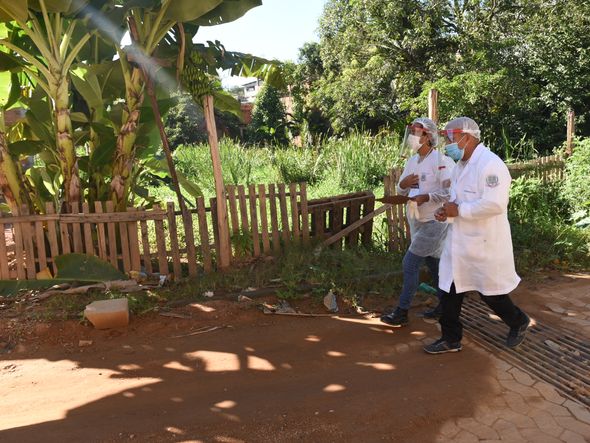 Profissionais de saúde realizam a segunda etapa do inquérito sorológico. Em Viana o primeiro bairro visitado foi Vila Betânia II. por Ricardo Medeiros