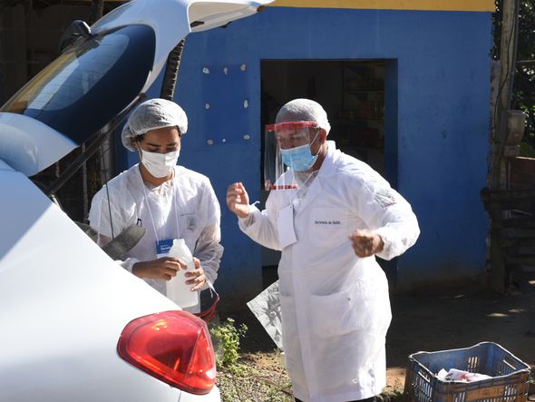 Profissionais de saúde realizam a segunda etapa do inquérito sorológico. Em Viana o primeiro bairro visitado foi Vila Betânia II. por Ricardo Medeiros