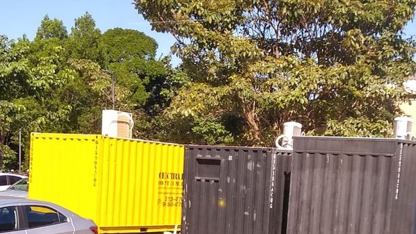 No local existem outras duas estruturas metálicas destinadas ao manejo dos corpos das vítimas da doença. A ampliação, segundo a Sesa, decorre do aumento do número de mortes pela Covid-19