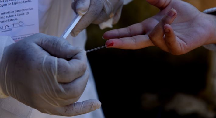 A comparação é em relação aos municípios da Grande Vitória, onde a velocidade de contaminação que era bem alta em abril caiu mais da metade em junho