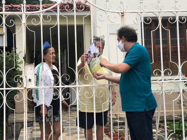 Alunos escrevem e enviam cartas de apoio a profissionais que precisam trabalhar durante a pandemia