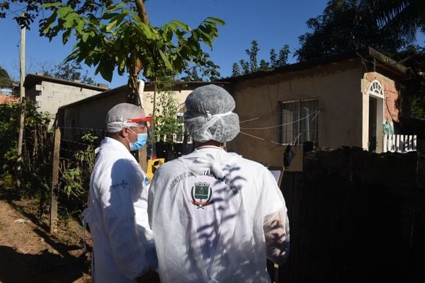 Profissionais de saúde realizam a segunda etapa do inquérito sorológico. Em Viana o primeiro bairro visitado foi Vila Betânia II. por Ricardo Medeiros