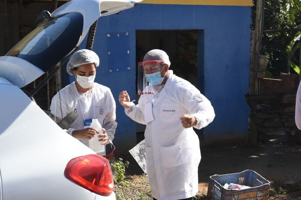 Profissionais de saúde realizam a segunda etapa do inquérito sorológico. Em Viana o primeiro bairro visitado foi Vila Betânia II. por Ricardo Medeiros