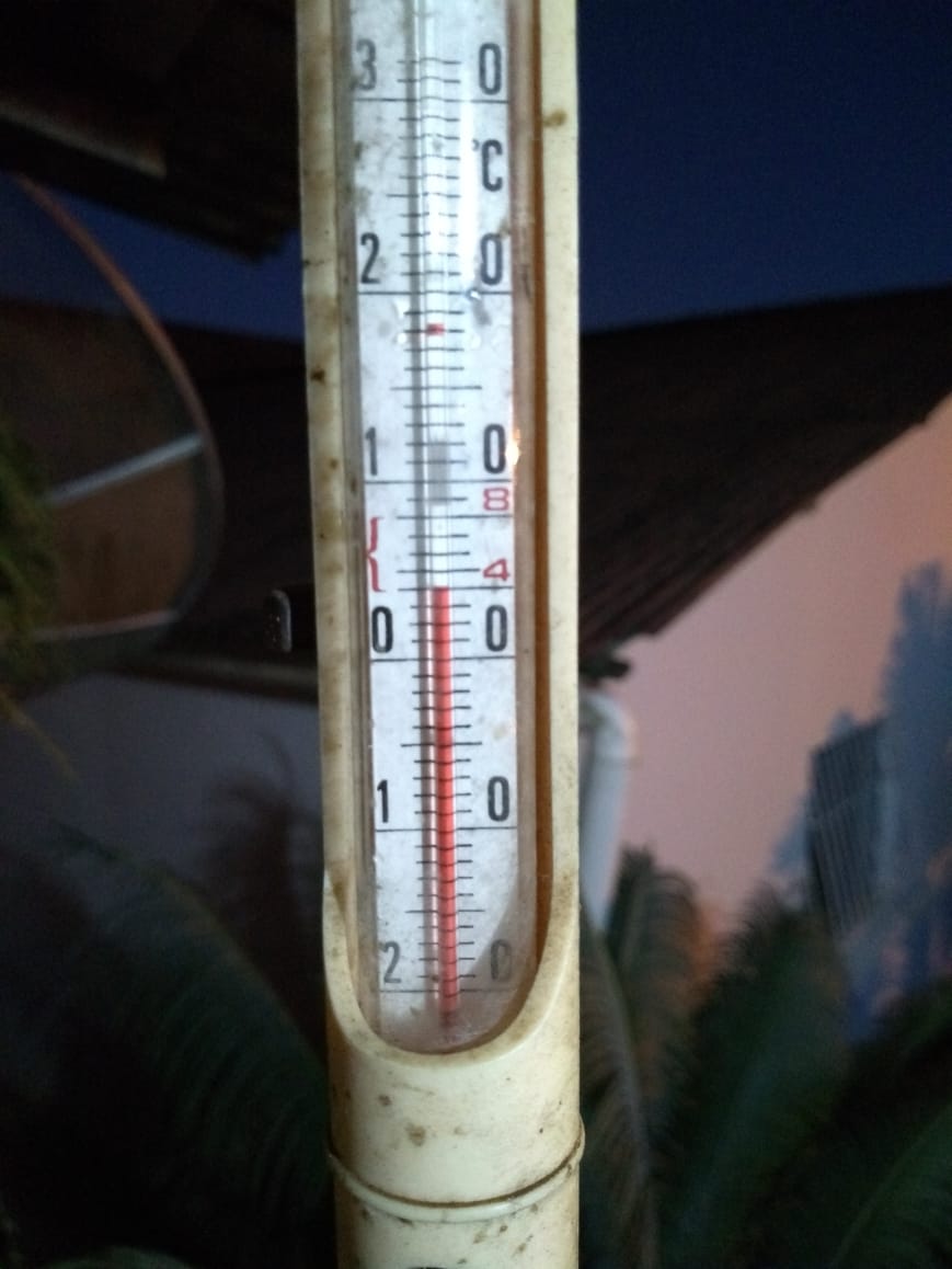Termômetro mostra temperatura de 4ºC no distrito de Garrafão, em Santa Maria de Jetibá, no início da manhã desta quarta-feira (27)