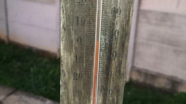 Moradores de muitas regiões do ES registraram o frio intenso da madrugada desta quinta-feira (28). Confira!