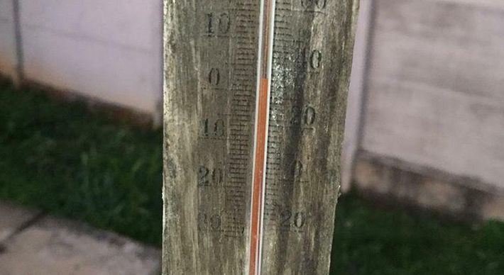 Moradores de muitas regiões do ES registraram o frio intenso da madrugada desta quinta-feira (28). Confira!