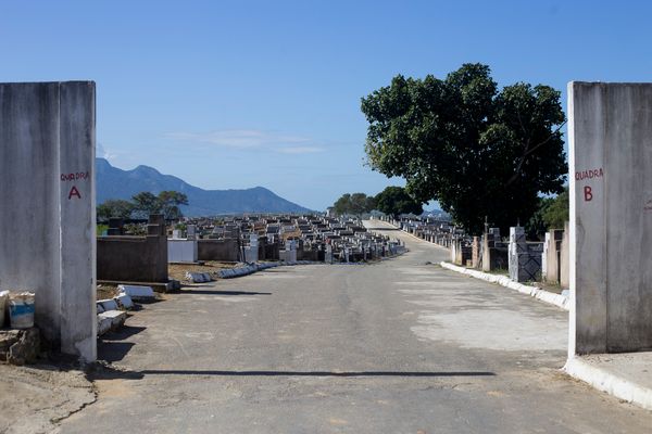 Cariacica - ES - Cemitério Jardim da Saudade, em Nova Rosa da Penha.  por Vitor Jubini