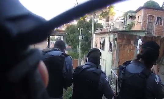 Veja vídeo de operação da Polícia Militar no Morro do Cruzamento, em Vitória