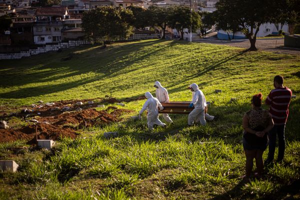 Maria Rosa, 72 anos, e o padeiro, Elson José Novaes, 65 anos, foram sepultados no cemitério Boa Vista, em Maruípe. por Vitor Jubini