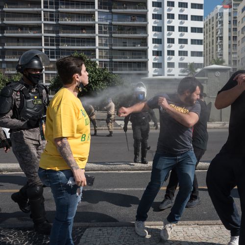 Protestos acabam em conflitos com a PM no Rio e em São Paulo