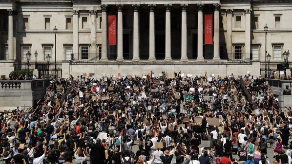Manifestações que pedem justiça pela morte de George Floyd espalharam-se pelos EUA e países do exterior