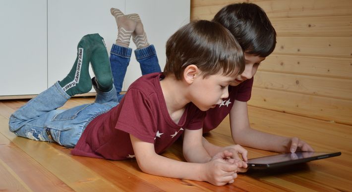 A maioria das escolas está em férias nestas últimas semanas de julho. Por conta do isolamento social, coordenador pedagógico dá dicas de como aproveitar o momento com atividades divertidas e educativas sem sair de casa