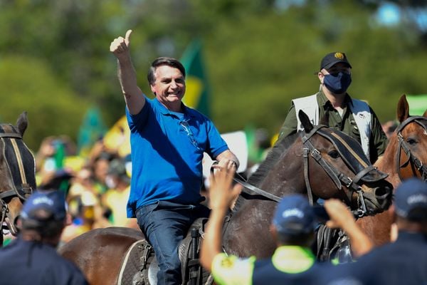 O presidente Jair Bolsonaro foi à manifestação a favor do seu governo neste domingo (31), em frente ao Palácio do Planalto, em Brasília