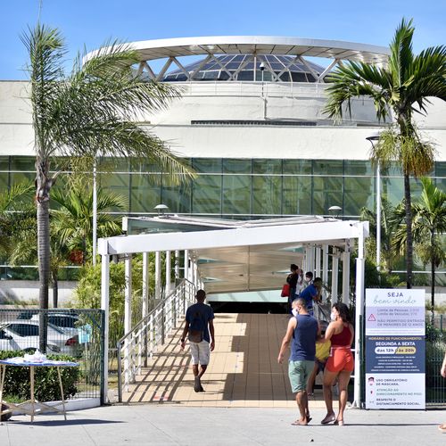 Abertura é diferenciada para lojas maiores, menores e praça de alimentação nos shoppings. Regras não são as mesmas para comércios de rua
