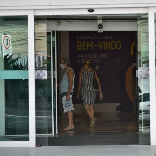 Comerciantes da Grande Vitória vão retirar de alguns produtos os tributos aplicados para conscientizar a população da alta carga tributária do país. Vendas serão virtuais